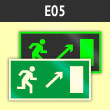 Знак E05 «Направление к эвакуационному выходу направо вверх» (фотолюм. пластик ГОСТ, 250х125 мм)